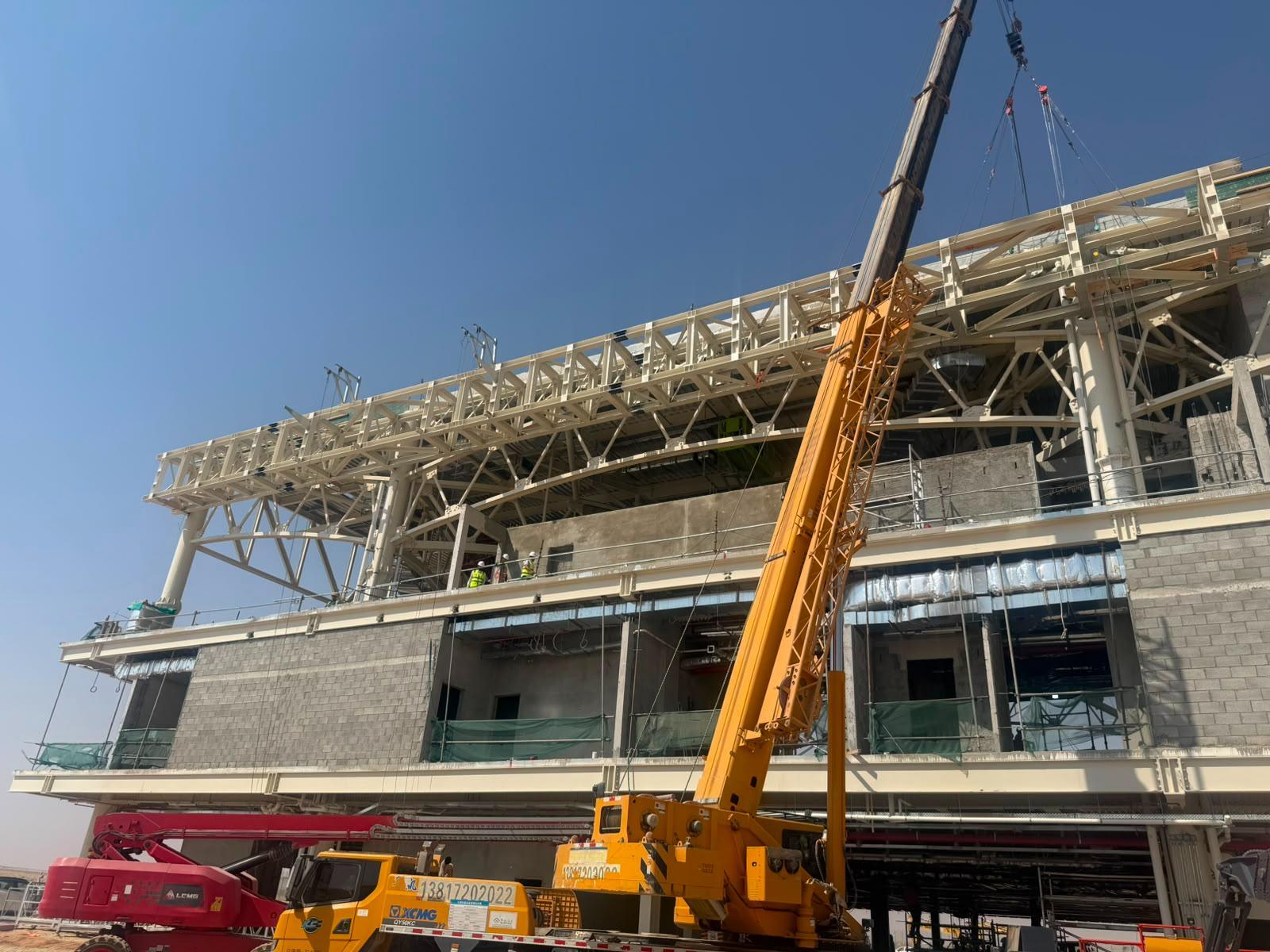 Airport roof trusses & erection